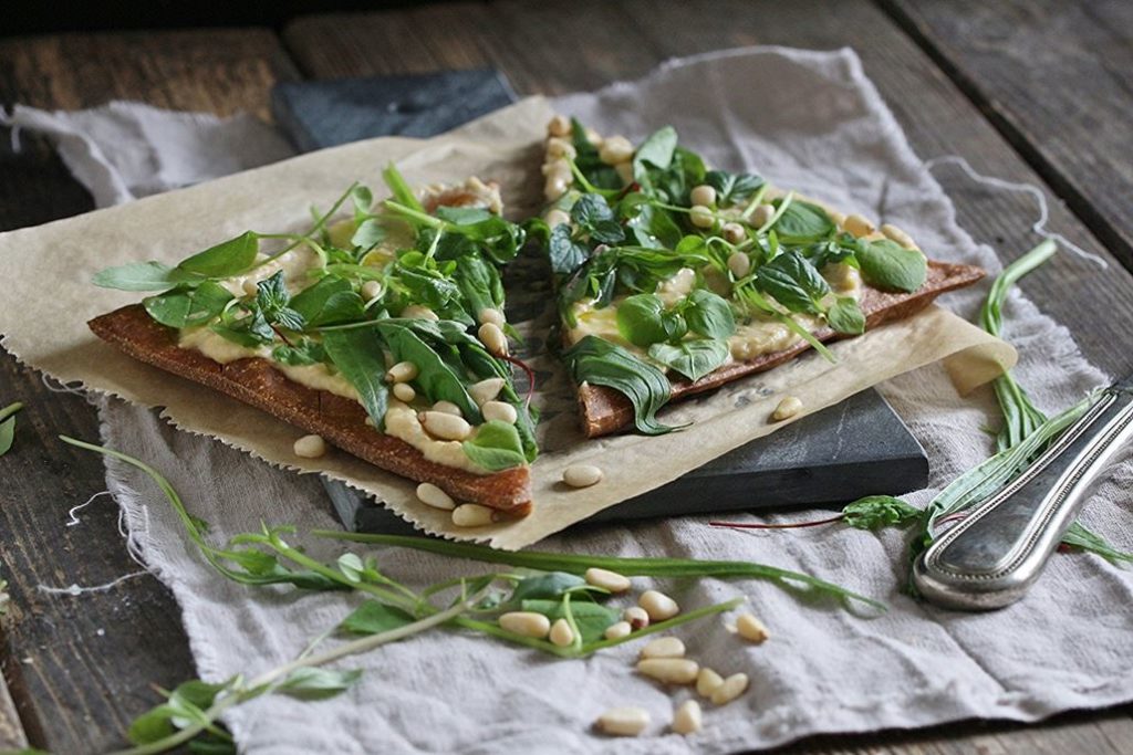 Low Carb Pizzateig aus Leinsamen und Chiasamen